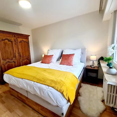Apartment Large 2 Bedrooms In Center With Terrace & Parking-41b *