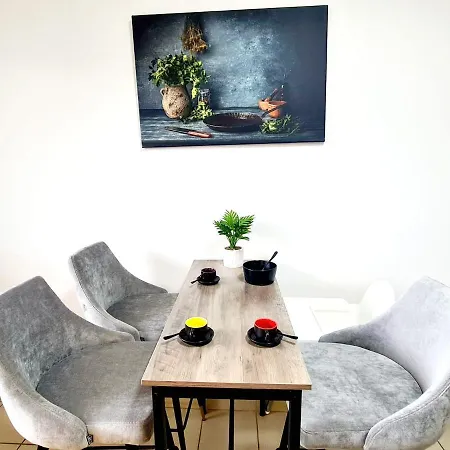 Large 2 Bedrooms In Center With Terrace & Parking-41b 아파트 *