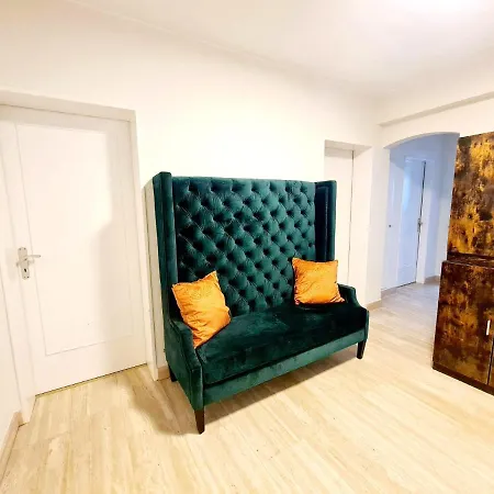 Apartment Large 2 Bedrooms In Center With Terrace & Parking-41b *